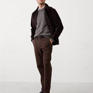 NWT-Banana Republic Dark Oak Chinos. Size 38-30.
Flat front zipper,elastic back.